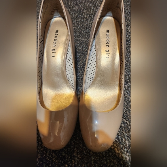 Madden Girl Women's Cream Pumps - Picture 3 of 5